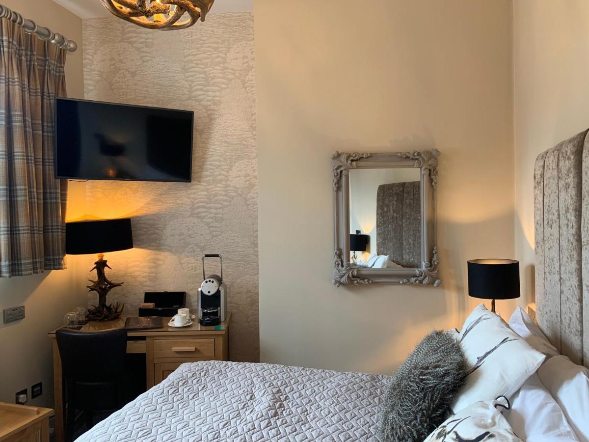 The Wheatsheaf Hotel, Sandbach Bagian luar foto A room at the hotel