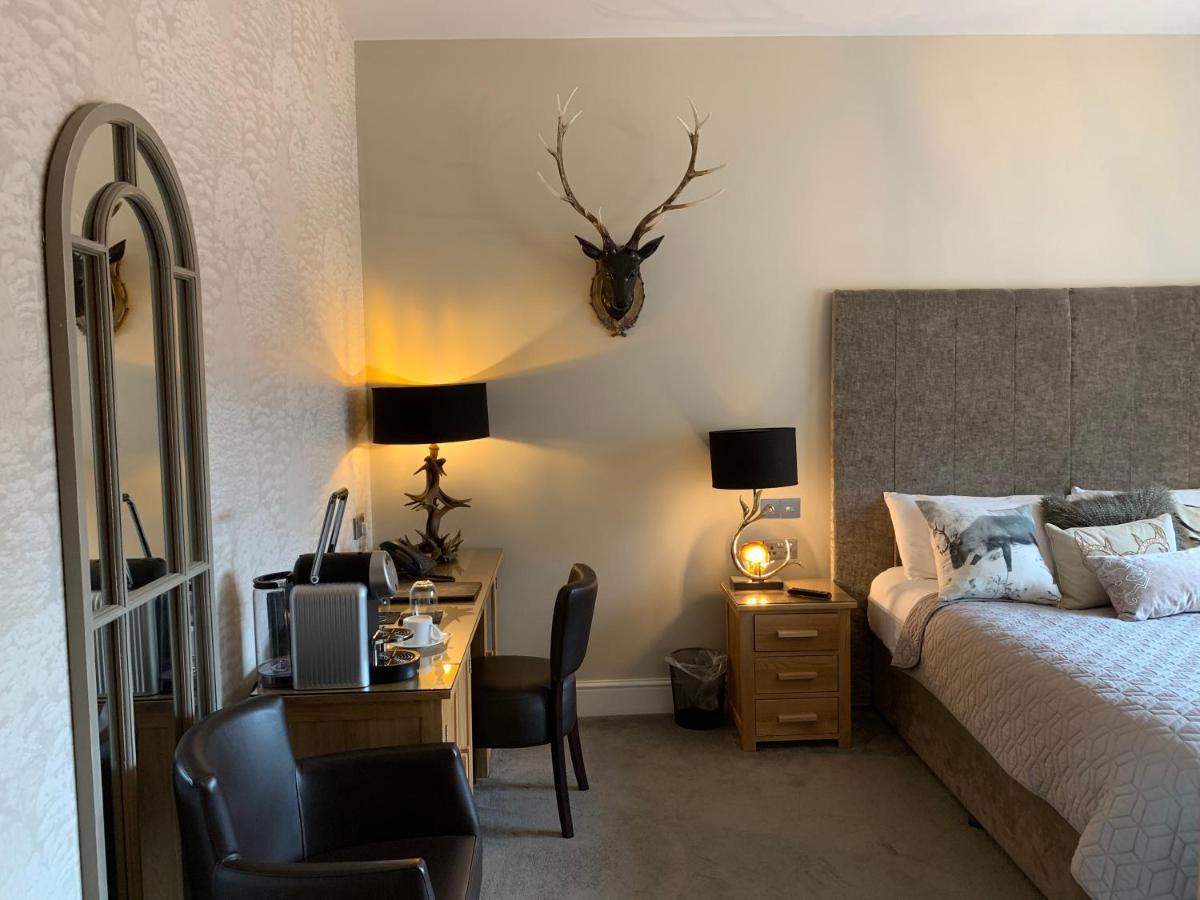 The Wheatsheaf Hotel, Sandbach Bagian luar foto
