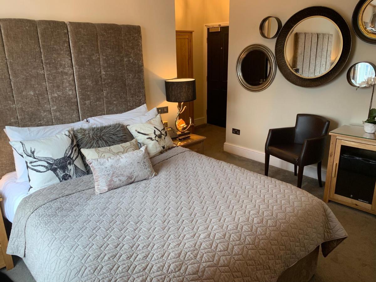 The Wheatsheaf Hotel, Sandbach Bagian luar foto