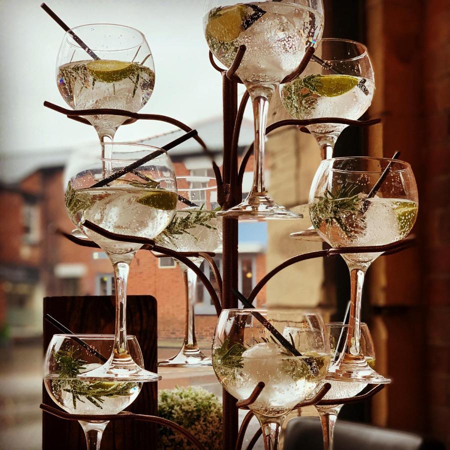 The Wheatsheaf Hotel, Sandbach Bagian luar foto A gin and tonic tree