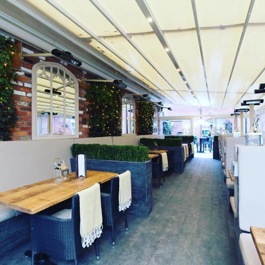 The Wheatsheaf Hotel, Sandbach Bagian luar foto Interior of the restaurant